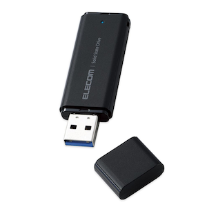 エレコム｜ELECOM｜SSD 外付け 1TB USB3.2 Gen1 読出最大400MB/秒 超小型 ポータブル キャップ式 耐衝撃 【 Windows Mac パソコン PS5 PS4 テレビ録画 等対応 】（ブラック）｜ESD-EMC1000GBK