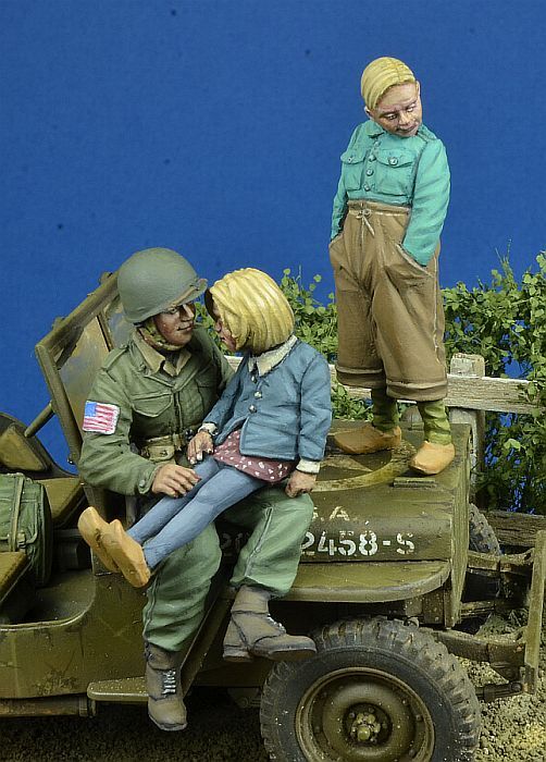 プラモデル　1/35 WWII アメリカ陸軍 空挺部隊員と少年少女たち 1944-45(3体セット) レジンキャストキット [DD35216] 1/35 WWII アメリカ陸軍 空挺部隊員と少年少女たち 1944-45(3体