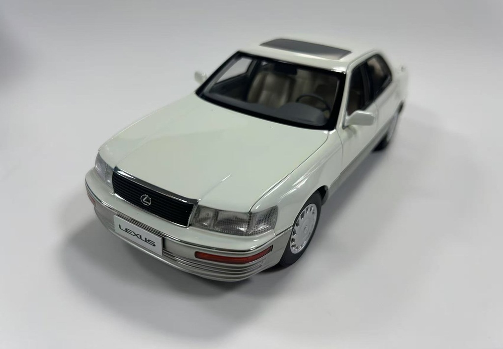 1/18 レクサス LS400 1993 ホワイト【8230811W】 | XiaoGuang