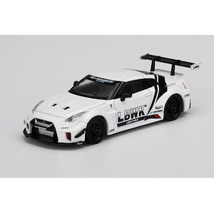 1/64 LB-Silhouette WORKS GT Nissan 35GT-RR バージョン2 LBWK ホワイト(右ハンドル)【MGT00209-R】