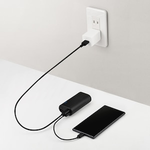 そのほかの機能:ケーブル内蔵、ソーラー充電、パススルー充電など