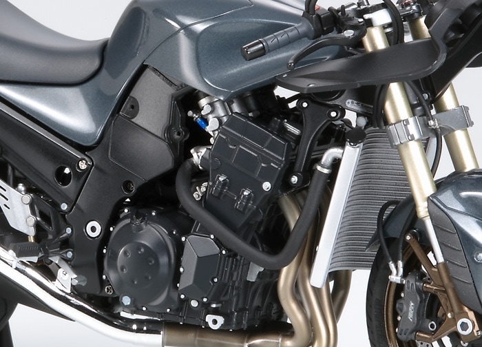 ひーちゃん ZZR1400 ZX-14 06-11 BITO R&D 手曲げチタンマフラー（1:12