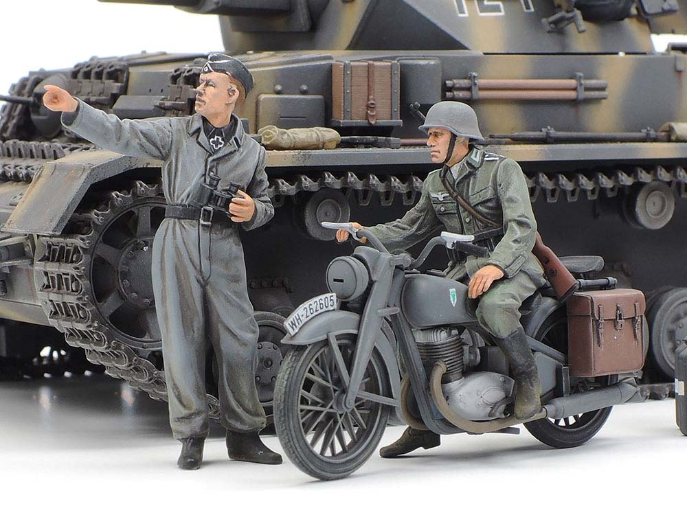 1/35 ドイツIV号戦車G型初期生産車・伝令バイクセット“ロシア