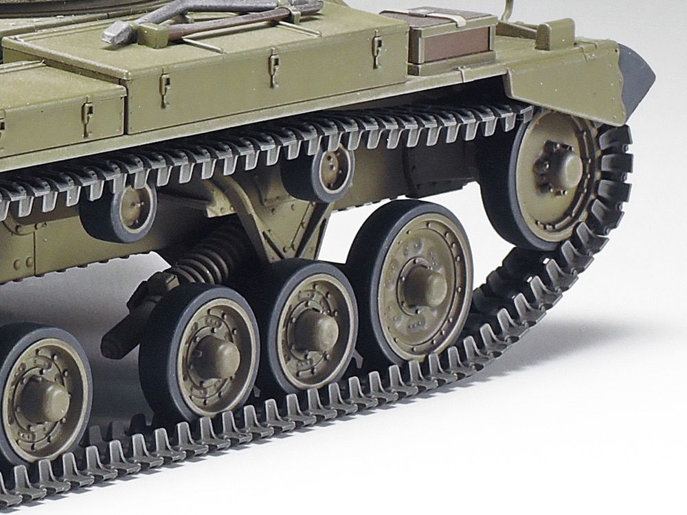 タミヤ*イギリス軍「バレンタイン歩兵戦車 1/35 イギリス歩兵戦車 バレンタインMk.II/IV: スケールモデル
