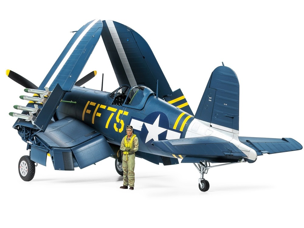 トランペッター　1/32 F4U-4コルセア Amazon | トランペッター 1/32 米海軍 ヴォート F4U-4コルセア