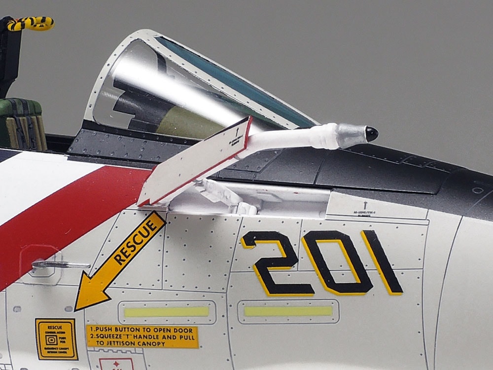 タミヤ F-14A トムキャット 1/48 電飾ジオラマ