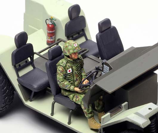 1/35 陸上自衛隊 軽装甲機動車 イラク派遣仕様【35275