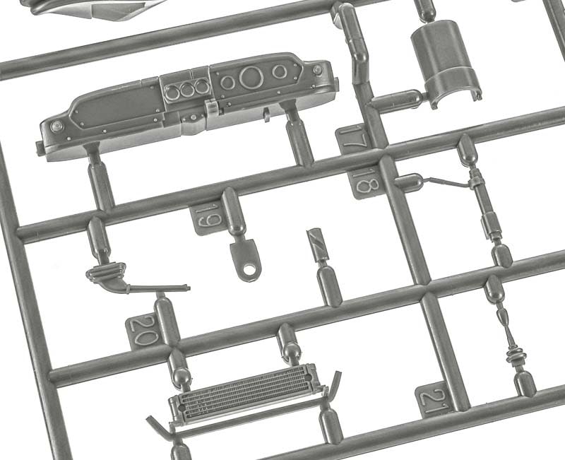 本多陸　レッドブル 1/24 いすゞ ベレット 1600GTR “レース仕様”【20749