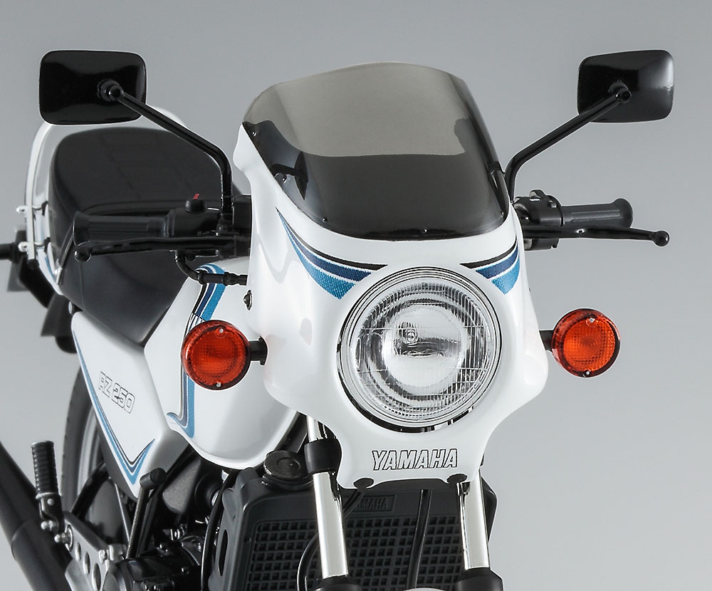 YAMAHA RZ250 タンクとカウルセット RZ250外装セット一式】ヤマハRZ250(4L3) 当時物 ガソリンタンク