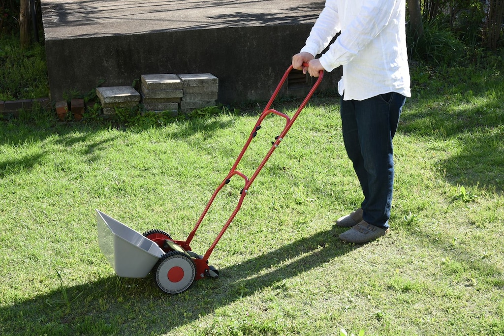 手動芝刈機　山善　KKM-200   刈る刈るモア 楽天市場】手押し芝刈り機 刈る刈るモア 刈込幅200mm KKM-200