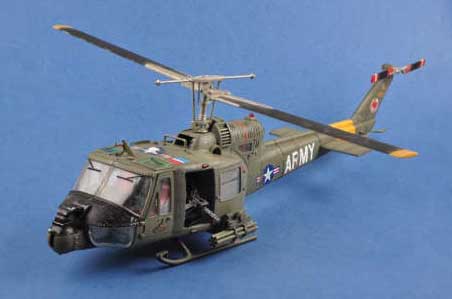 絶版!! 1/18 21st ヒューイ UH-1C ヘリコプター(CIA)モデル 絶版!! 1/18 21st ヒューイ UH-1C ヘリコプター(CIA)モデル（再