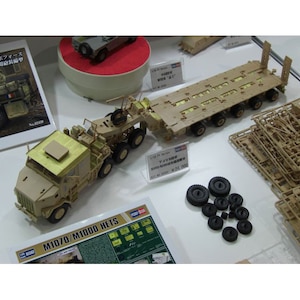 【再生産】1/35 ファイティングヴィークルシリーズ アメリカ陸軍 M1070/M1000 重装備運搬車【85502】
