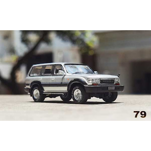 1/64 トヨタ ランドクルーザー LC80- RHD シルバー【KS014-79】【在庫処分】