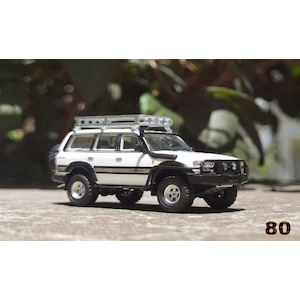 1/64 トヨタ ランドクルーザー LC80 オフロードバージョン  LHD　ホワイト【KS014-80】