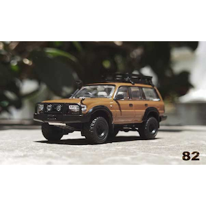 1/64 トヨタ ランドクルーザー LC80 Off-road version- RHD　ブラウン【KS014-82】